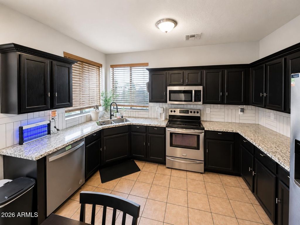 11414 W MOHAVE Street, Avondale, AZ 85323 — photo 2
