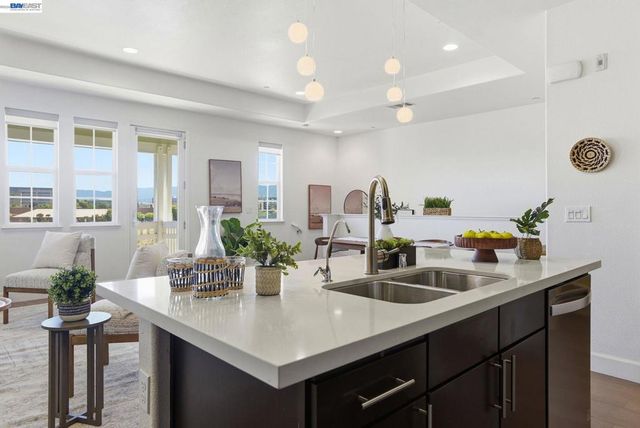 640 Turnbuckle Dr 1611, Redwood City, CA 94063