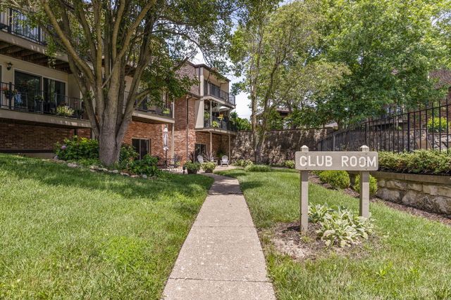 2710 W ROLLINS RD AA-1, Columbia, MO 65203