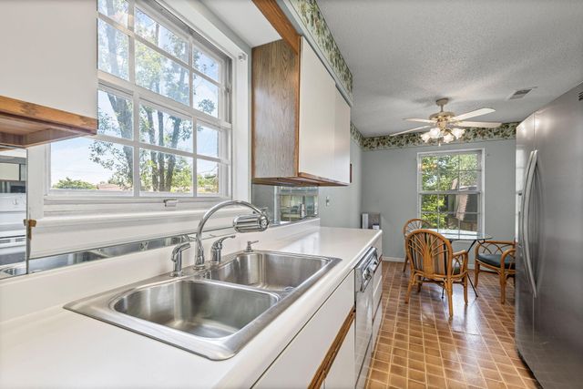 2710 W ROLLINS RD AA-1, Columbia, MO 65203