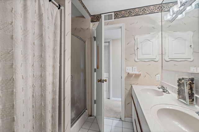 2710 W ROLLINS RD AA-1, Columbia, MO 65203