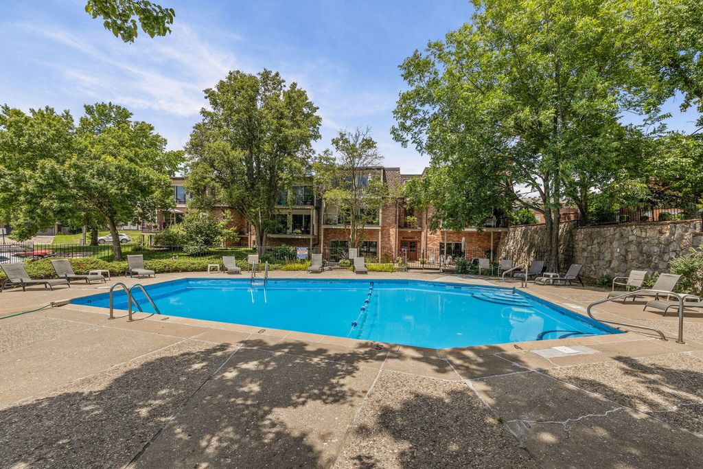 2710 W ROLLINS RD AA-1, Columbia, MO 65203