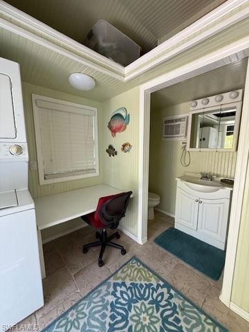 4792 Corian CT, Naples, FL 34114