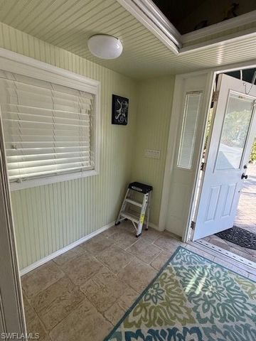 4792 Corian CT, Naples, FL 34114