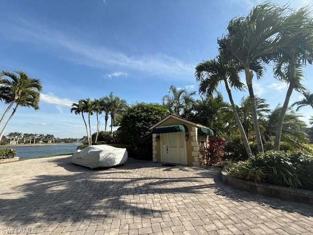 4792 Corian CT, Naples, FL 34114