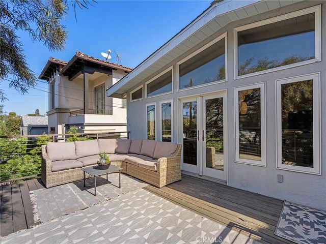 2317 Elm Avenue, Manhattan Beach, CA 90266