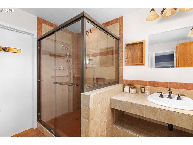 3993 MELQUA Rd, Roseburg, OR 97471