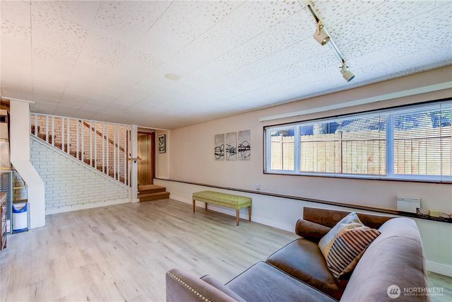 610 27th Avenue E, Seattle, WA 98112