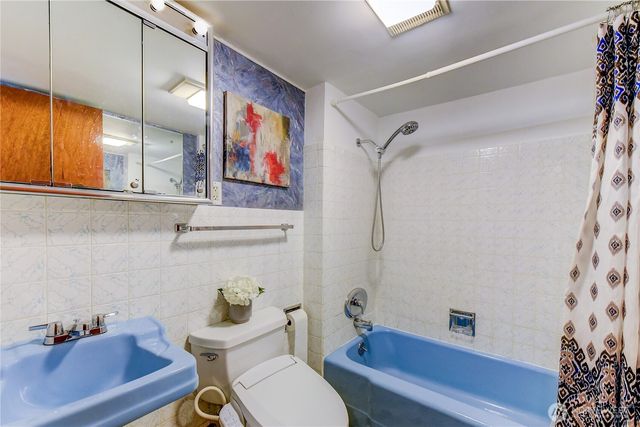 610 27th Avenue E, Seattle, WA 98112