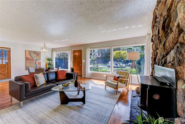 610 27th Avenue E, Seattle, WA 98112