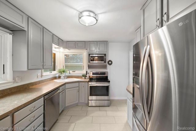 31560 Leelane, Farmington, MI 48336