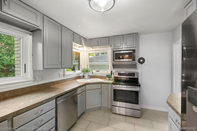 31560 Leelane, Farmington, MI 48336