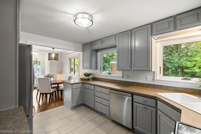 31560 Leelane, Farmington, MI 48336
