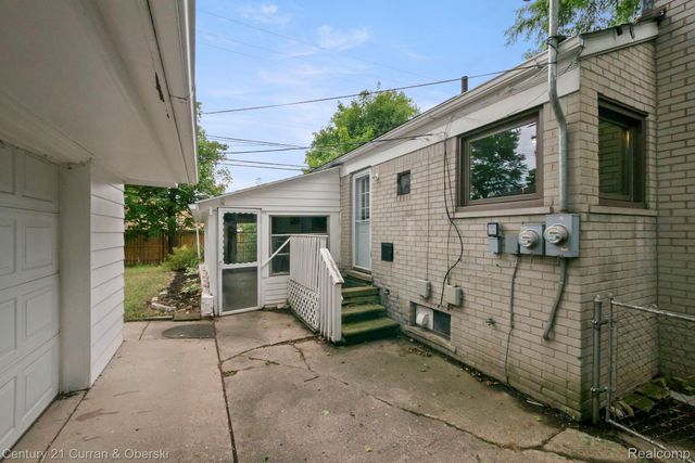 31560 Leelane, Farmington, MI 48336