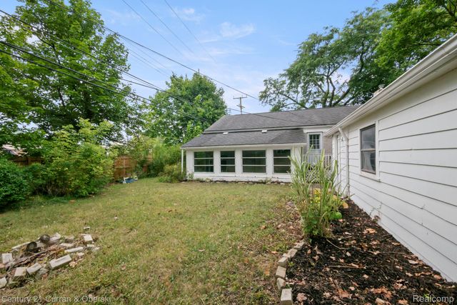 31560 Leelane, Farmington, MI 48336