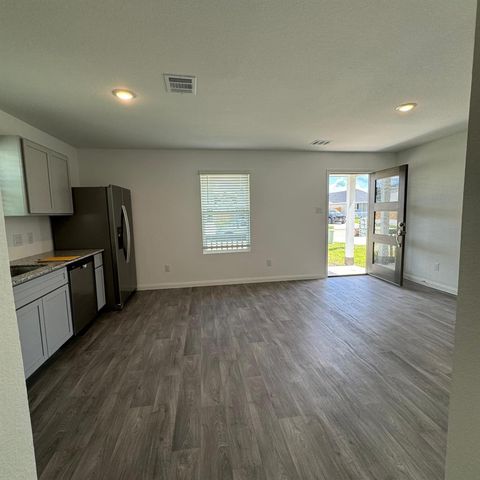 16750 N Marie Village Dr, Conroe, TX 77306