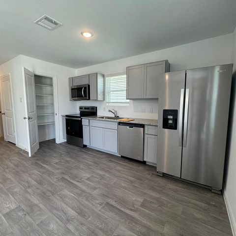 16750 N Marie Village Dr, Conroe, TX 77306