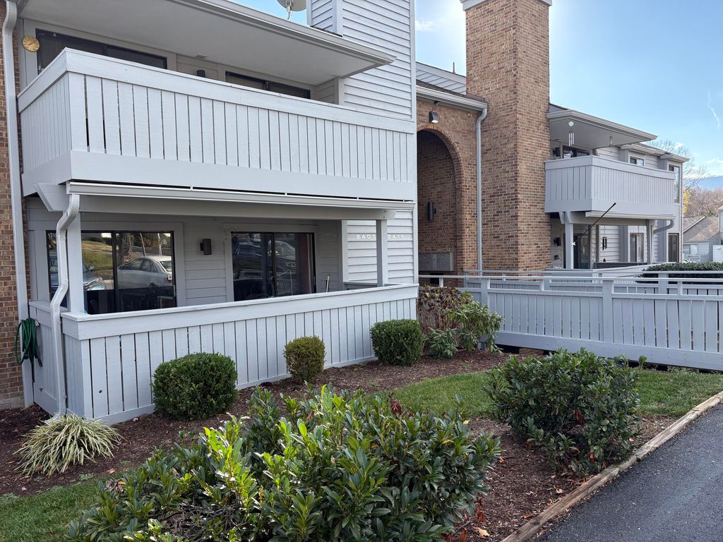 2407 Barnside CT, Salem, VA 24153