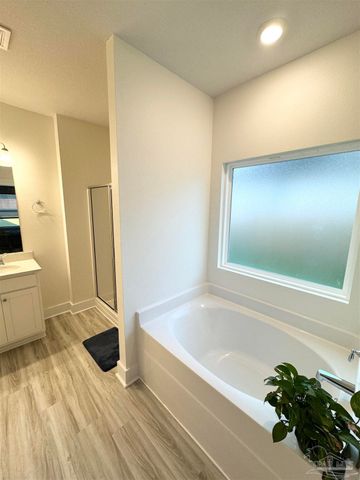 4946 Snipe Rd, Pace, FL 32571