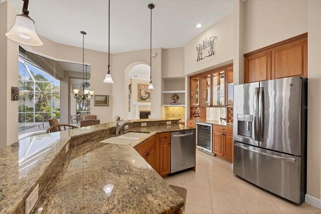 7915 WARWICK GARDENS LANE, University Park, FL 34201