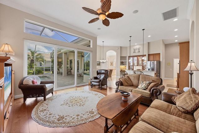 7915 WARWICK GARDENS LANE, University Park, FL 34201