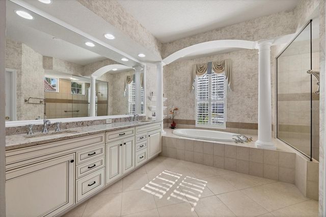 7915 WARWICK GARDENS LANE, University Park, FL 34201