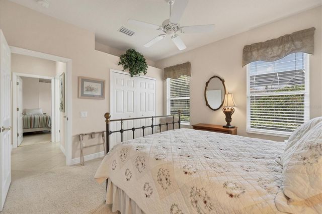 7915 WARWICK GARDENS LANE, University Park, FL 34201