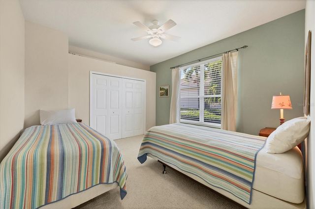 7915 WARWICK GARDENS LANE, University Park, FL 34201