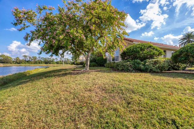 7915 WARWICK GARDENS LANE, University Park, FL 34201