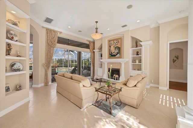 7915 WARWICK GARDENS LANE, University Park, FL 34201