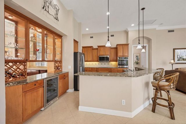 7915 WARWICK GARDENS LANE, University Park, FL 34201