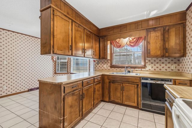 346 Round Ridge Rd, Spartanburg, SC 29302