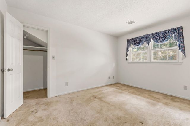 346 Round Ridge Rd, Spartanburg, SC 29302