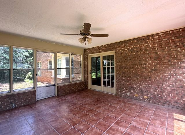 346 Round Ridge Rd, Spartanburg, SC 29302