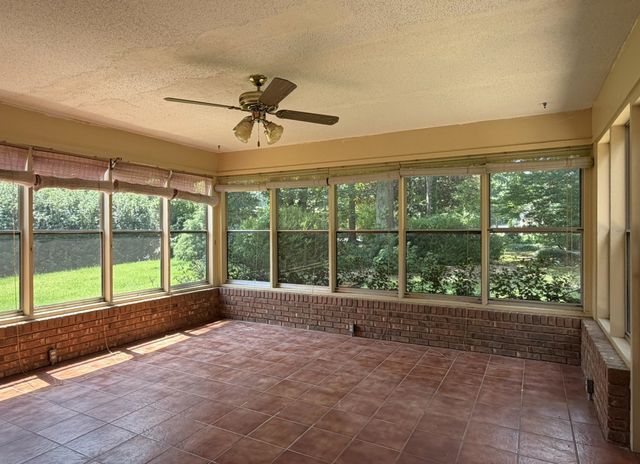 346 Round Ridge Rd, Spartanburg, SC 29302