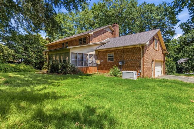 346 Round Ridge Rd, Spartanburg, SC 29302