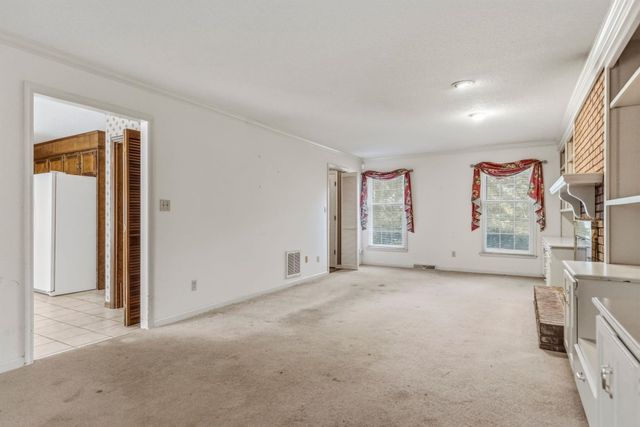 346 Round Ridge Rd, Spartanburg, SC 29302
