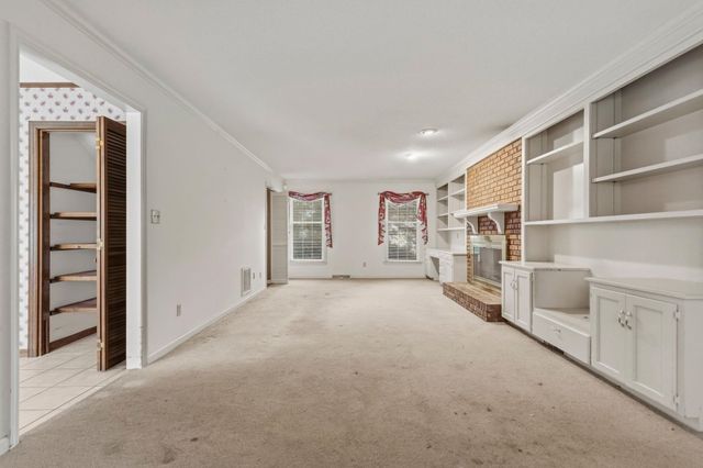 346 Round Ridge Rd, Spartanburg, SC 29302