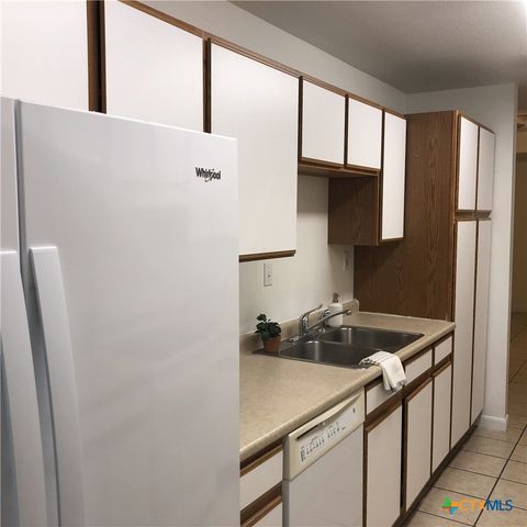 2744 N Heynis, New Braunfels, TX 78130
