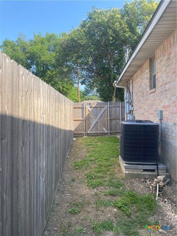 2744 N Heynis, New Braunfels, TX 78130
