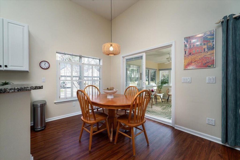 Image 10 of property listing at 1301 Sassafrass Circle, Mount Pleasant, SC 29466