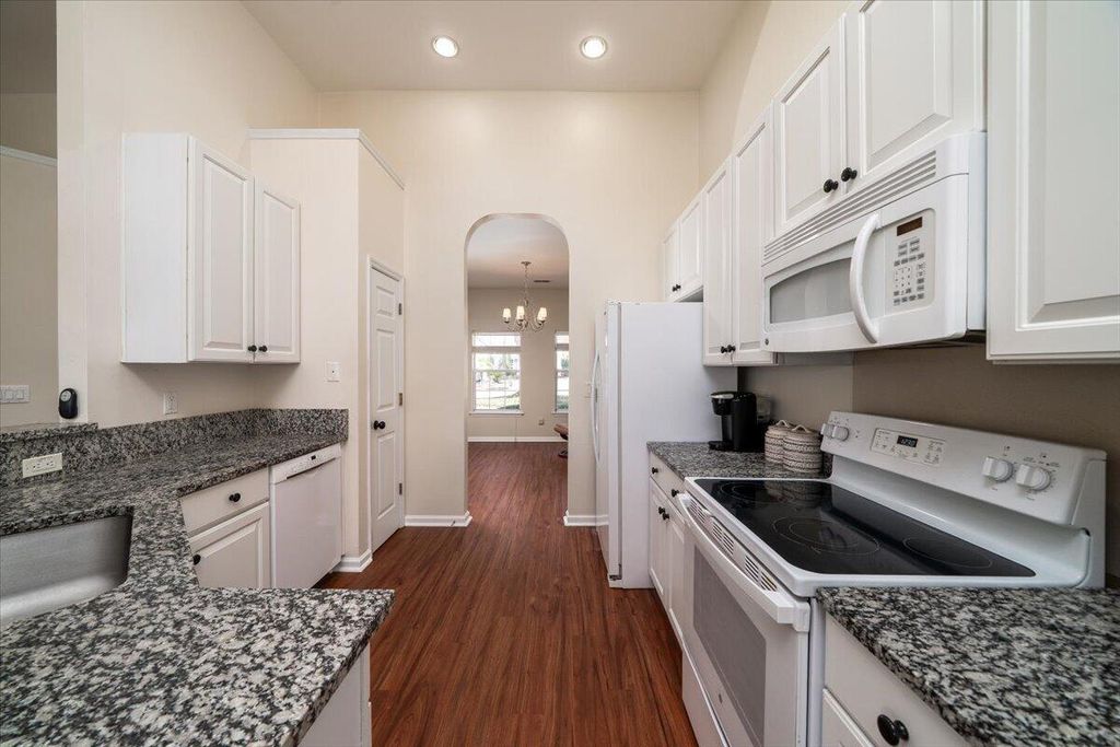 Image 12 of property listing at 1301 Sassafrass Circle, Mount Pleasant, SC 29466