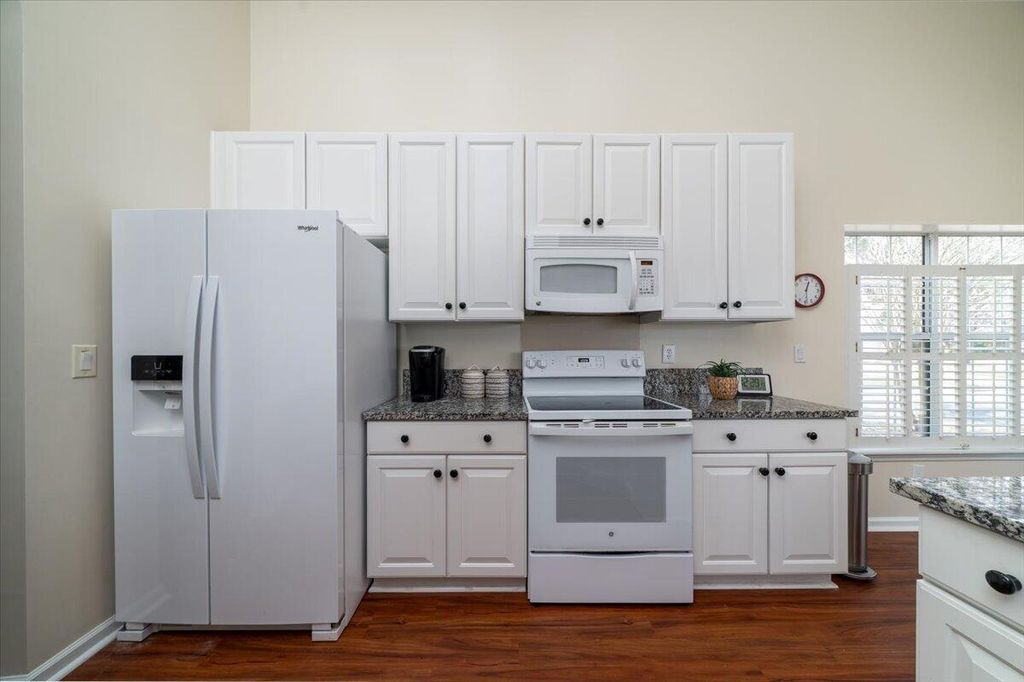 Image 13 of property listing at 1301 Sassafrass Circle, Mount Pleasant, SC 29466