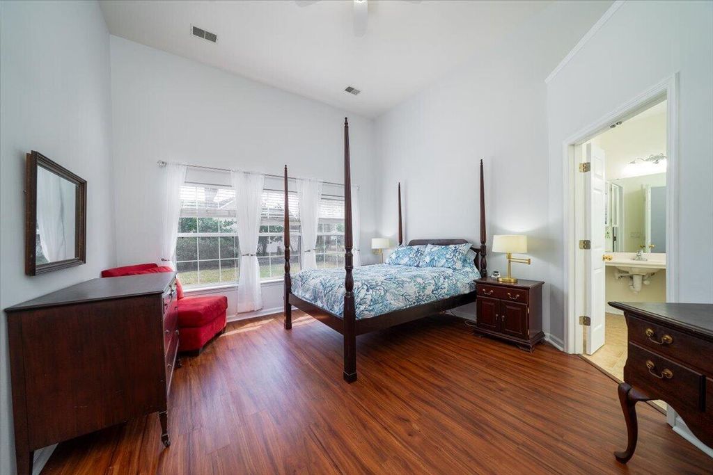 Image 17 of property listing at 1301 Sassafrass Circle, Mount Pleasant, SC 29466