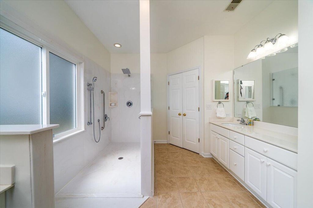 Image 19 of property listing at 1301 Sassafrass Circle, Mount Pleasant, SC 29466