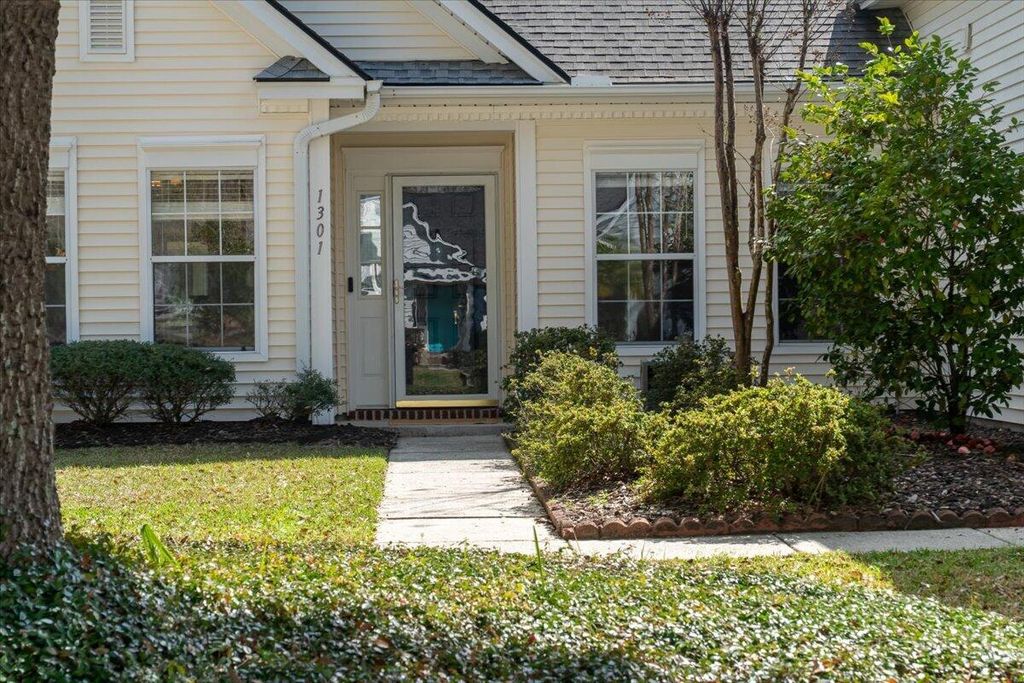 Image 2 of property listing at 1301 Sassafrass Circle, Mount Pleasant, SC 29466