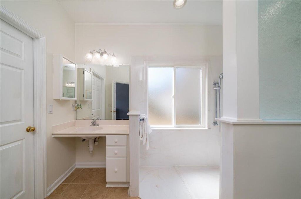 Image 20 of property listing at 1301 Sassafrass Circle, Mount Pleasant, SC 29466