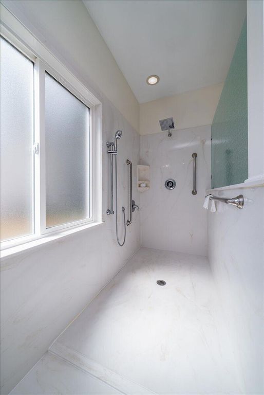 Image 21 of property listing at 1301 Sassafrass Circle, Mount Pleasant, SC 29466