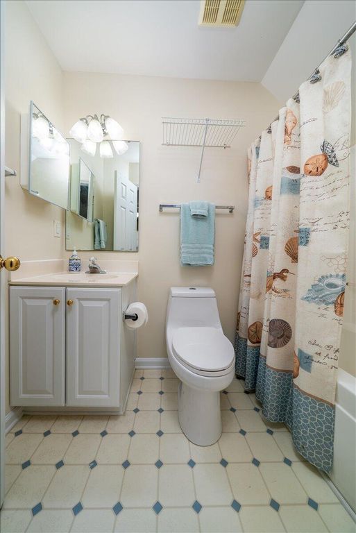 Image 28 of property listing at 1301 Sassafrass Circle, Mount Pleasant, SC 29466