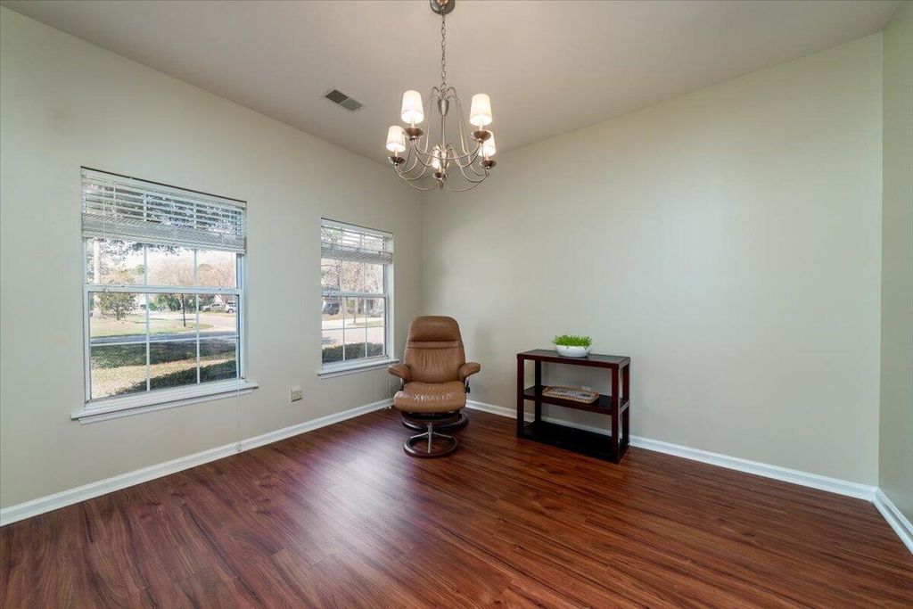 Image 4 of property listing at 1301 Sassafrass Circle, Mount Pleasant, SC 29466